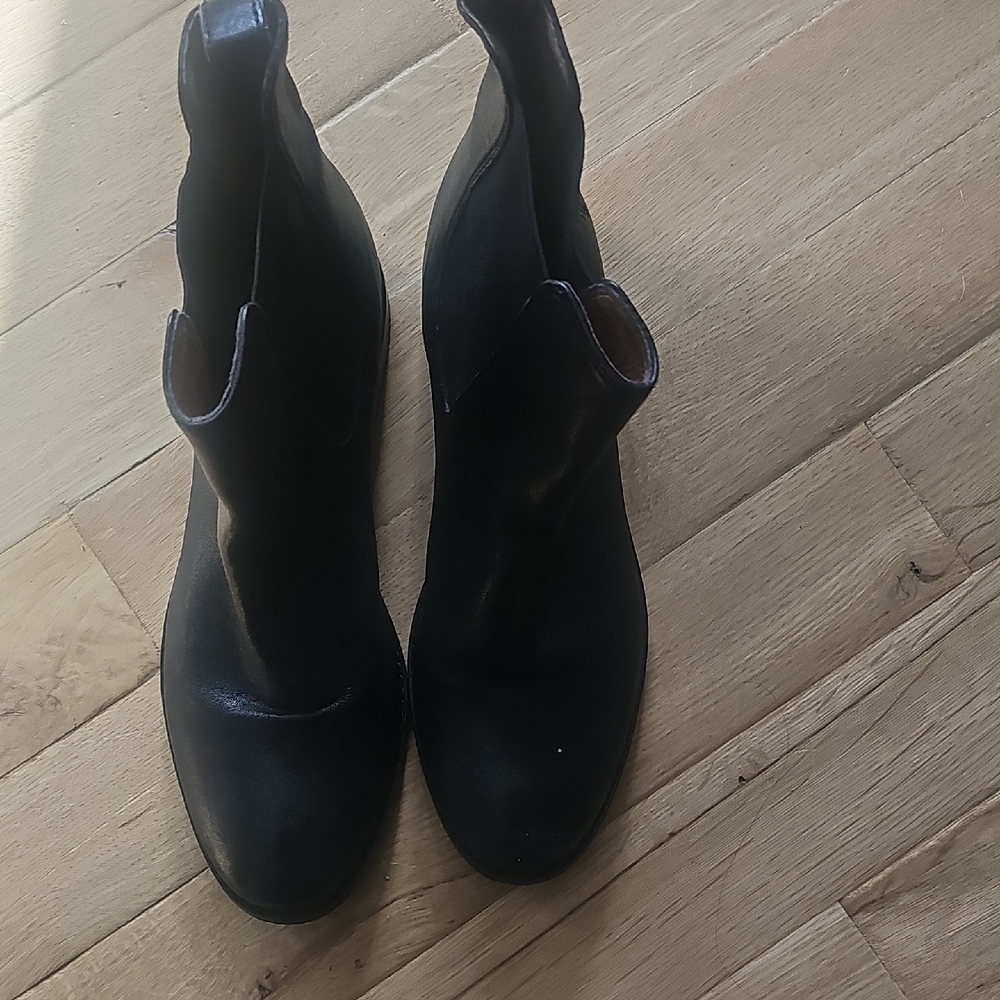 Elegant Black Heeled Boots